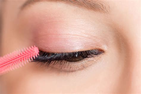 How Magic Glue Eyelash Extensions Can Enhance Your Natural Beauty